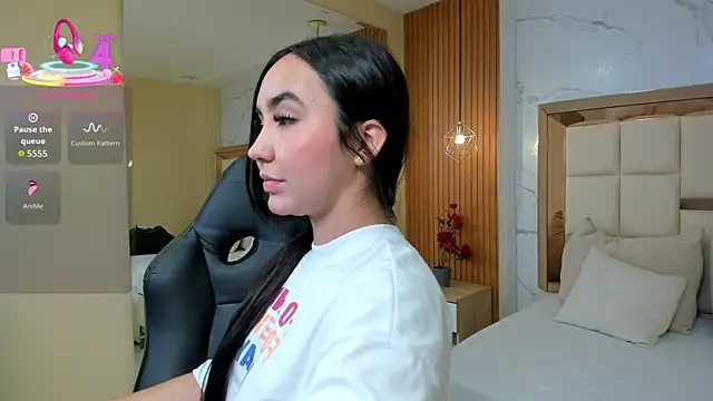 julieta rosee online show from 07/14/26, 10:37