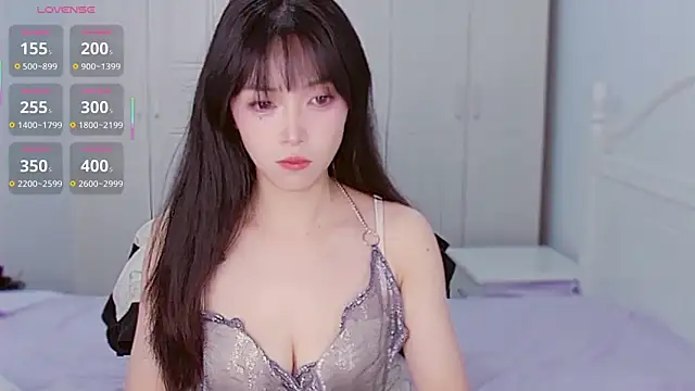 Snapshot of XiaoNana_ chatting on 09/18/25, 01:51 XiaoNana online show from 09/18/25, 01:51