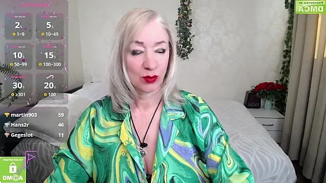 hunters woman online show from 04/14/26, 07:03