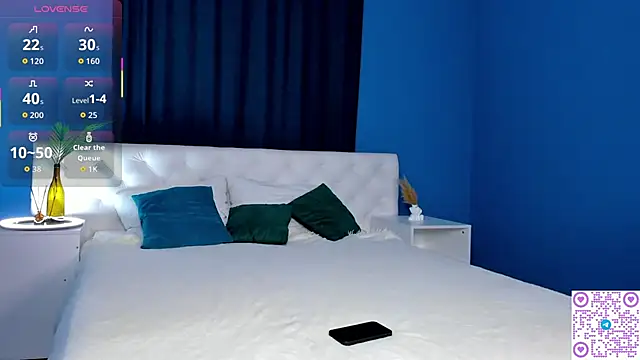 Snapshot of KiraSun chatting on 09/22/25, 12:29 KiraSun online show from 09/22/25, 12:29