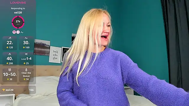 Snapshot of KiraSun chatting on 10/11/25, 12:21 KiraSun online show from 10/11/25, 12:21