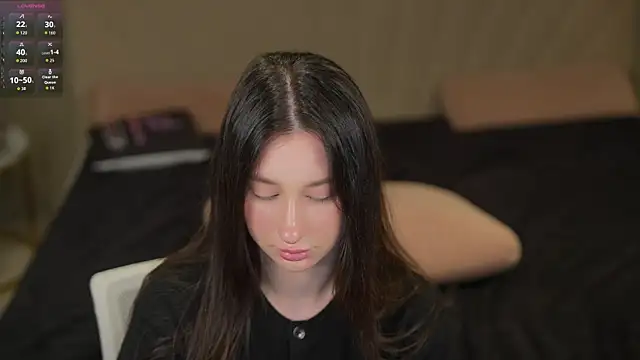 Snapshot of Jenny_Bliss chatting on 12/03/25, 11:30 Jenny Bliss online show from 12/03/25, 11:30