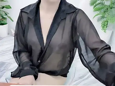 Lyly-2k5 online show from 10/05/25, 02:04