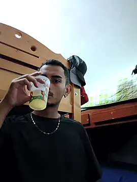 Snapshot of Exlifer chatting on 04/07/26, 12:00 Exlifer online show from 04/07/26, 12:00