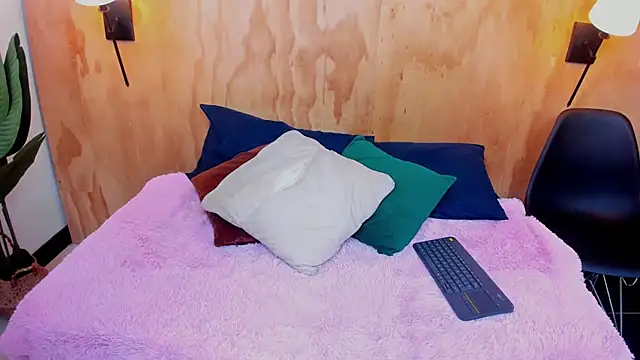 milavega  online show from 10/19/25, 12:06