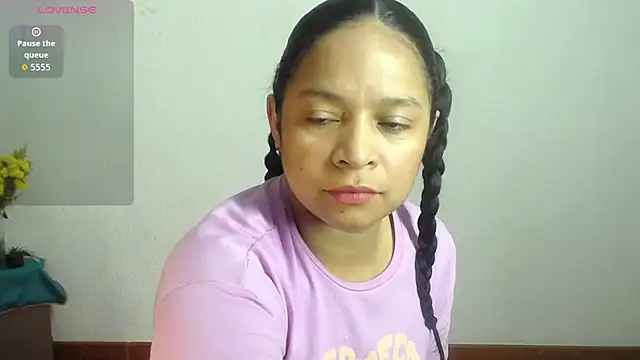 Snapshot of Sara_cute92 chatting on 10/04/25, 07:17 Sara cute92 online show from 10/04/25, 07:17