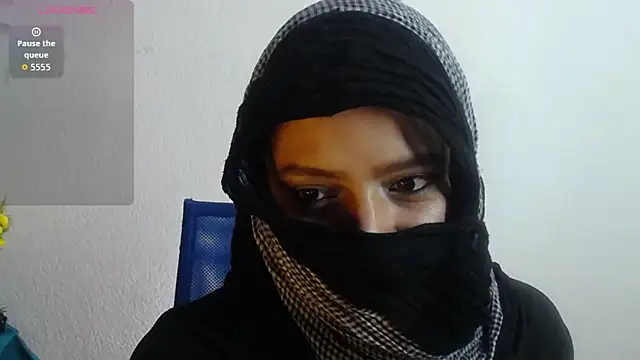 Snapshot of Sara_cute92 chatting on 10/06/25, 04:43 Sara cute92 online show from 10/06/25, 04:43