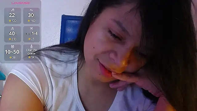 Snapshot of Sara_cute92 chatting on 10/11/25, 03:28 Sara cute92 online show from 10/11/25, 03:28