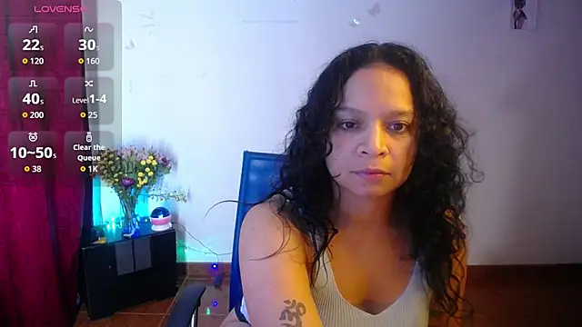 Snapshot of Sara_cute92 chatting on 10/21/25, 04:57 Sara cute92 online show from 10/21/25, 04:57