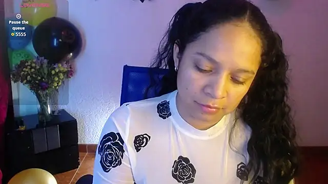 Snapshot of Sara_cute92 chatting on 10/23/25, 08:35 Sara cute92 online show from 10/23/25, 08:35