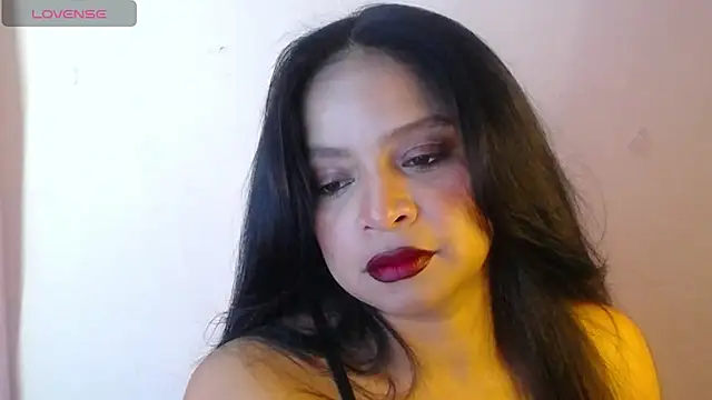 Snapshot of Sara_cute92 chatting on 10/28/25, 05:33 Sara cute92 online show from 10/28/25, 05:33