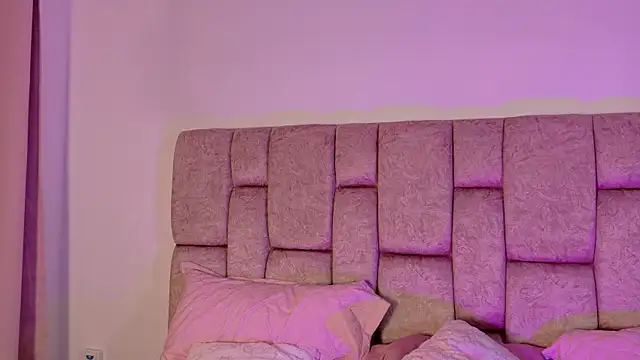 LolaYun online show from 09/12/25, 03:06