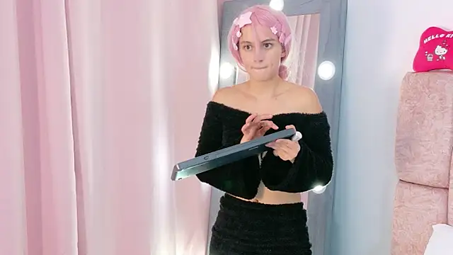 LolaYun online show from 11/13/25, 09:03