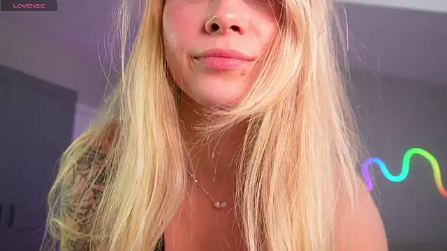 Snapshot of camkeymonkey chatting on 04/12/26, 04:12 camkeymonkey online show from 04/12/26, 04:12