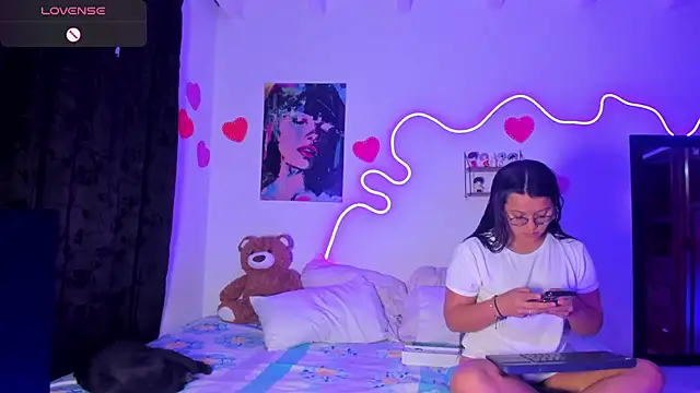 Dilan and Mia online show from 04/05/26, 06:16