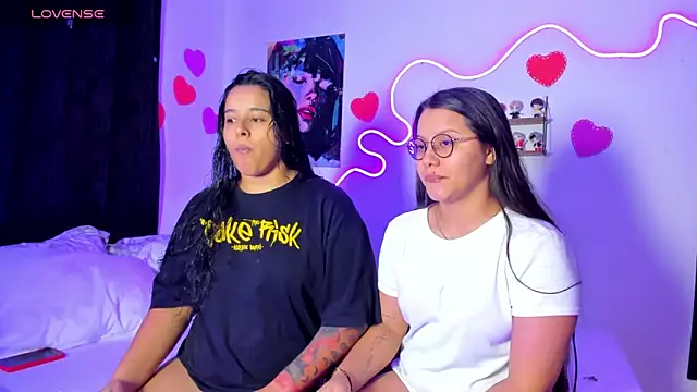 Dilan and Mia online show from 04/14/26, 11:33