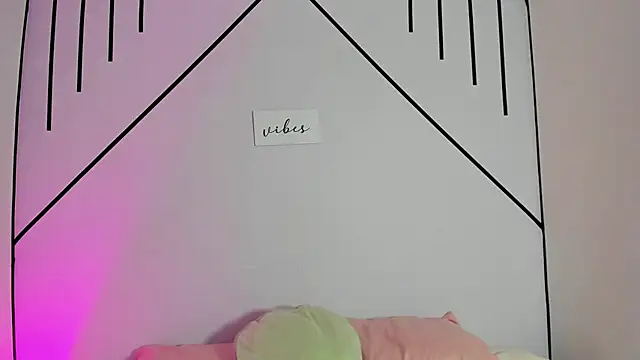 MiahCornell  online show from 10/29/25, 07:59