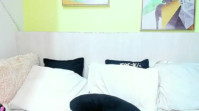 MiahCornell  online show from 11/23/25, 12:27