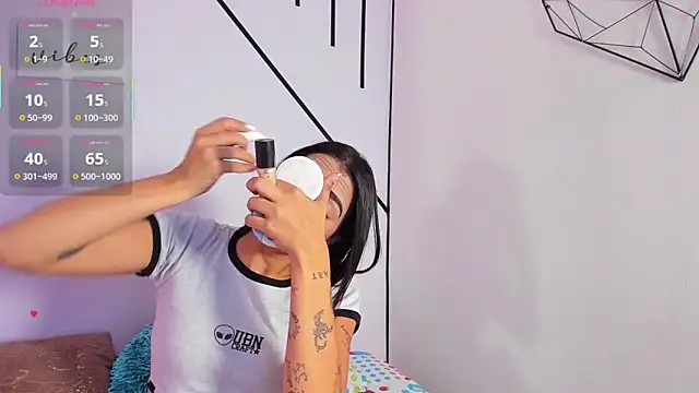 MiahCornell  online show from 12/04/25, 07:22