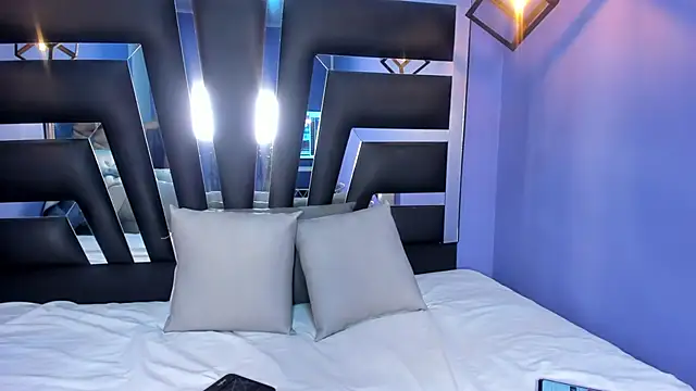 Taniabenelli online show from 09/25/25, 04:38