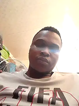 Snapshot of Moet_Chandon chatting on 09/25/25, 02:10 Moet Chandon online show from 09/25/25, 02:10