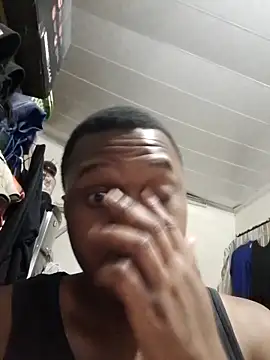 Snapshot of Moet_Chandon chatting on 10/05/25, 04:16 Moet Chandon online show from 10/05/25, 04:16