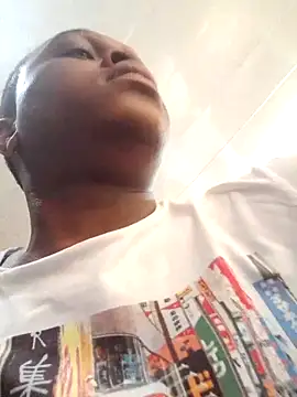 Snapshot of Moet_Chandon chatting on 10/09/25, 01:31 Moet Chandon online show from 10/09/25, 01:31