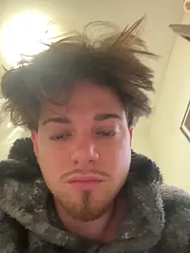 Snapshot of BWC00722 chatting on 11/25/25, 11:43 BWC00722 online show from 11/25/25, 11:43