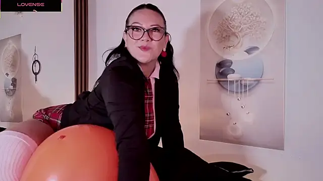 karla valk1 online show from 10/18/25, 11:55