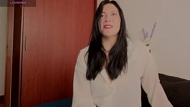 Snapshot of karla_valk1 chatting on 03/17/26, 01:14 karla valk1 online show from 03/17/26, 01:14