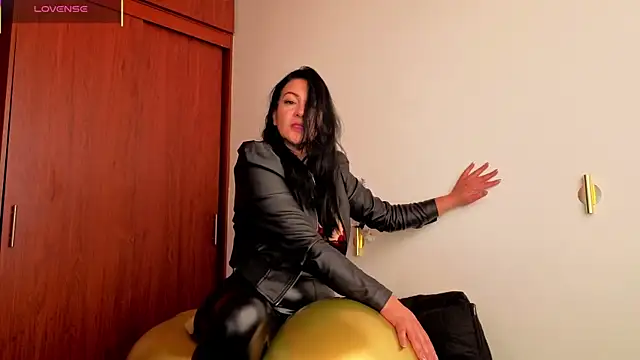 Snapshot of karla_valk1 chatting on 04/20/26, 02:31 karla valk1 online show from 04/20/26, 02:31