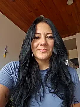 Snapshot of karla_valk1 chatting on 04/21/26, 06:44 karla valk1 online show from 04/21/26, 06:44