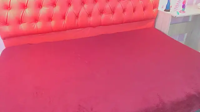 Bunny Petit online show from 10/09/25, 12:47