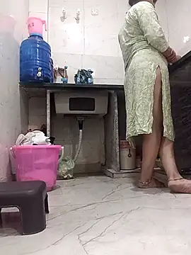 Snapshot of kajal_01raj chatting on 10/31/25, 02:40 kajal 01raj online show from 10/31/25, 02:40