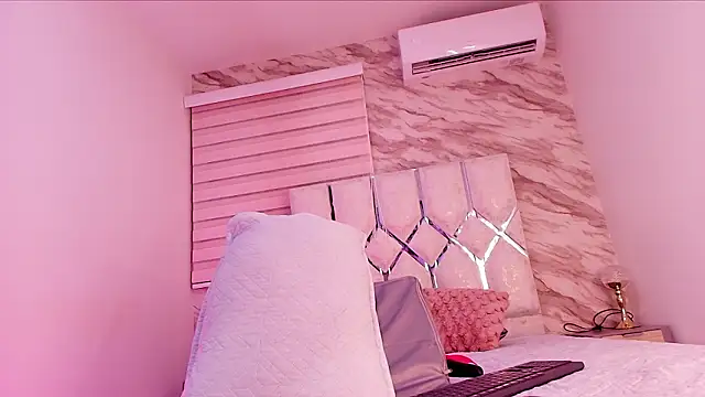 Snapshot of cataleya_ebony_ chatting on 02/14/26, 03:03 cataleya ebony online show from 02/14/26, 03:03