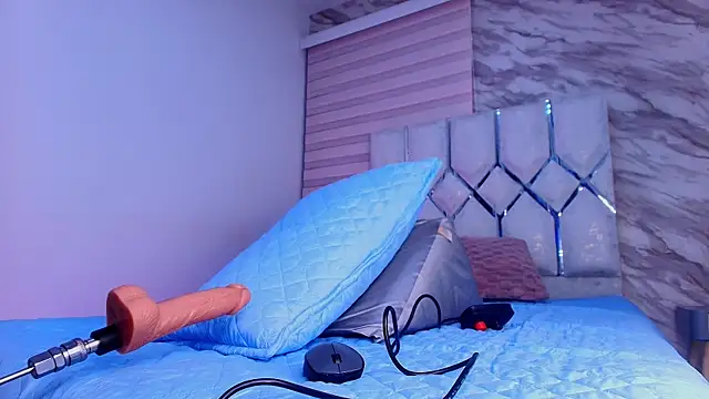 Snapshot of cataleya_ebony_ chatting on 04/14/26, 03:01 cataleya ebony online show from 04/14/26, 03:01