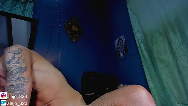 Snapshot of alejo__323__ chatting on 09/16/25, 01:39 alejo  323   online show from 09/16/25, 01:39