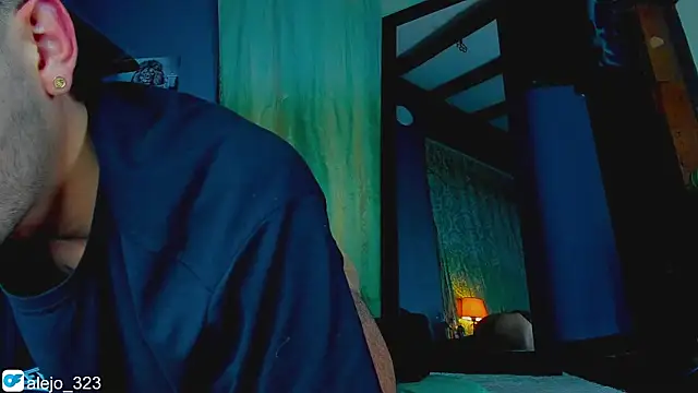 Snapshot of alejo__323__ chatting on 10/17/25, 01:42 alejo  323   online show from 10/17/25, 01:42