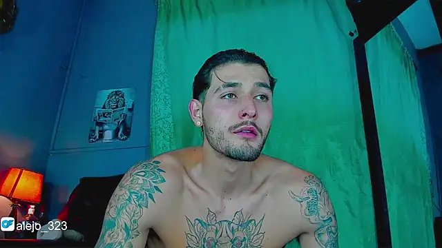 Snapshot of alejo__323__ chatting on 10/28/25, 03:10 alejo  323   online show from 10/28/25, 03:10