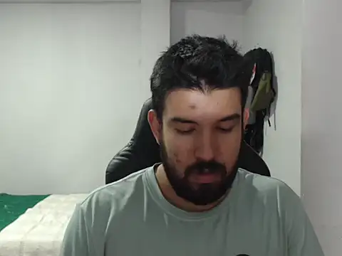 Snapshot of Axel11113 chatting on 10/29/25, 04:04 Axel11113 online show from 10/29/25, 04:04