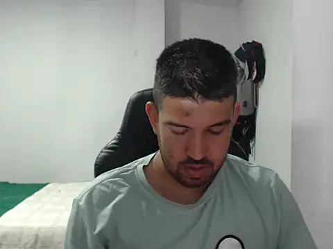 Snapshot of Axel11113 chatting on 11/04/25, 04:22 Axel11113 online show from 11/04/25, 04:22