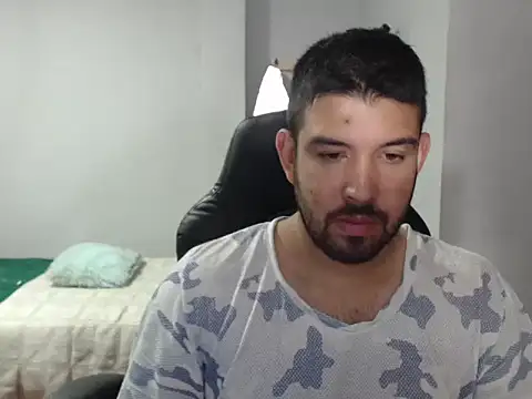 Snapshot of Axel11113 chatting on 11/17/25, 02:17 Axel11113 online show from 11/17/25, 02:17