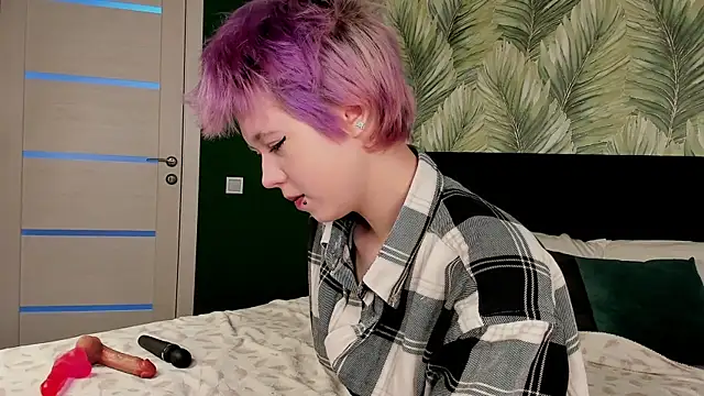 CarolineRichter online show from 11/13/25, 03:16