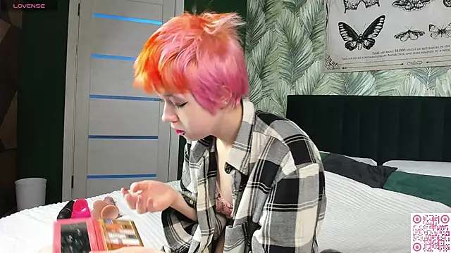 CarolineRichter online show from 11/23/25, 02:44