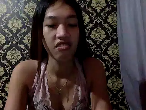 Snapshot of your_wifey chatting on 11/17/25, 11:38 your wifey online show from 11/17/25, 11:38