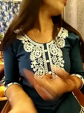 Snapshot of priya_26 chatting on 05/03/26, 10:32 priya 26 online show from 05/03/26, 10:32