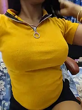 Snapshot of priya_26 chatting on 06/30/26, 10:44 priya 26 online show from 06/30/26, 10:44