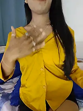 Snapshot of priya_26 chatting on 07/16/26, 04:35 priya 26 online show from 07/16/26, 04:35