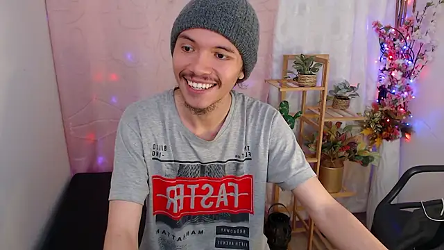 Snapshot of Xoxo_Smiles chatting on 01/13/26, 03:06 Xoxo Smiles online show from 01/13/26, 03:06