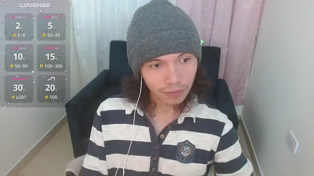 Snapshot of Xoxo_Smiles chatting on 03/25/26, 02:34 Xoxo Smiles online show from 03/25/26, 02:34